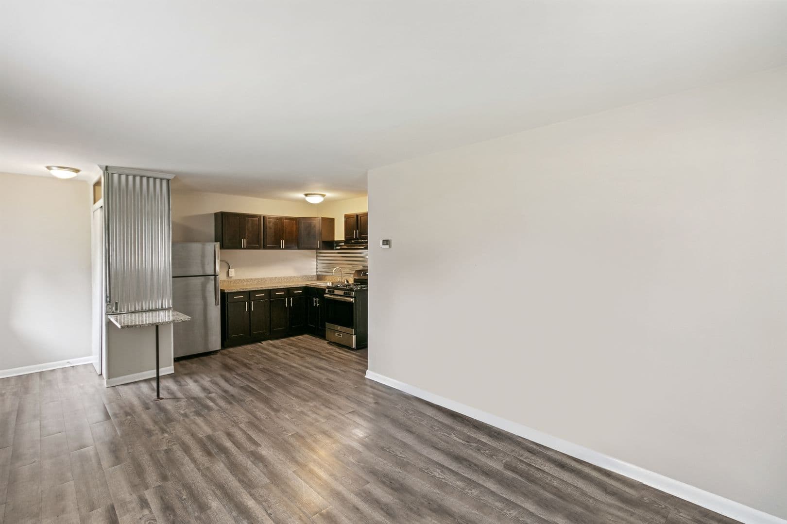 Royal Oak Apartment: 2005 Crooks Road