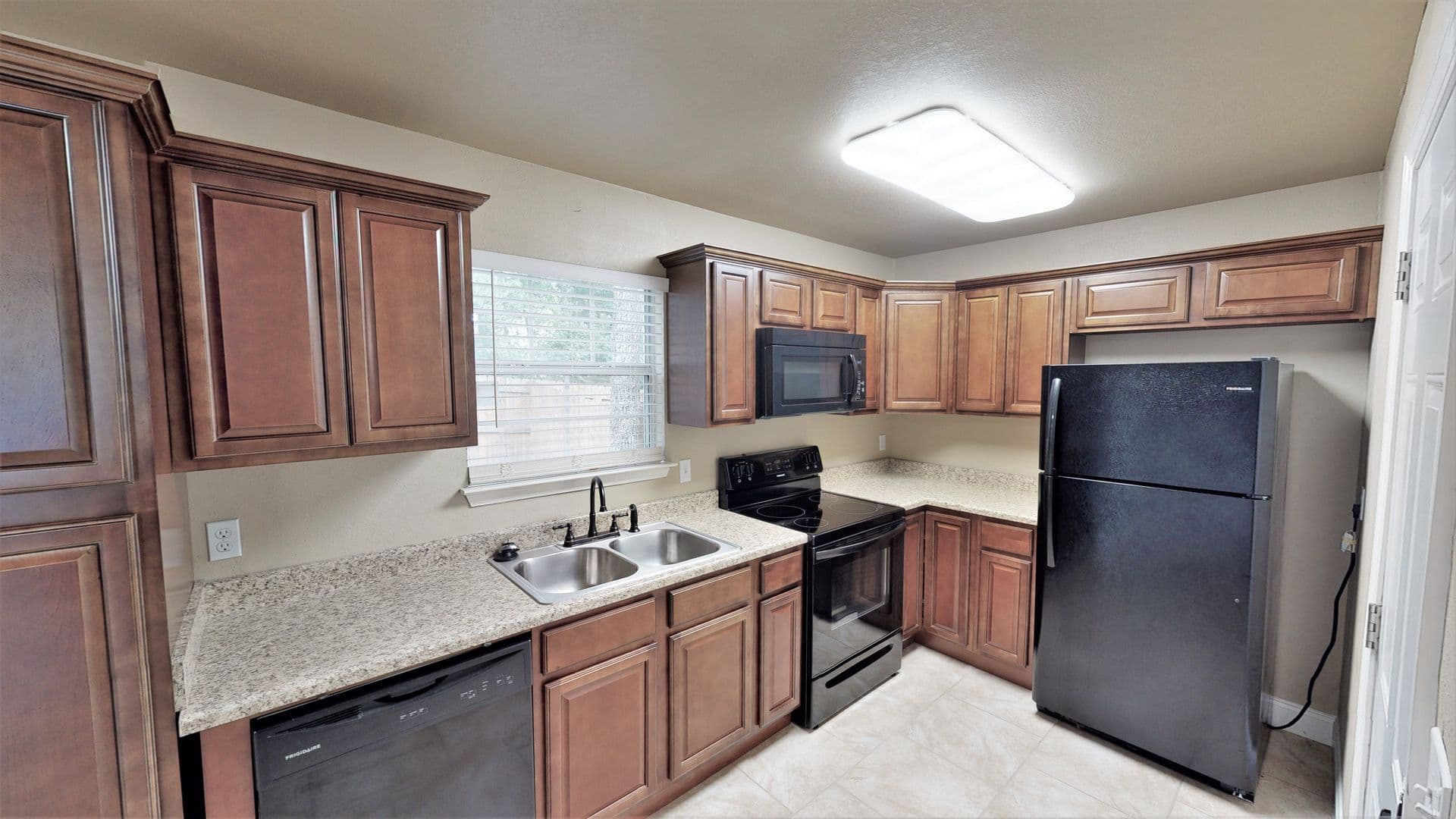 Fayetteville Townhome: 2068 HoneySuckle Lane