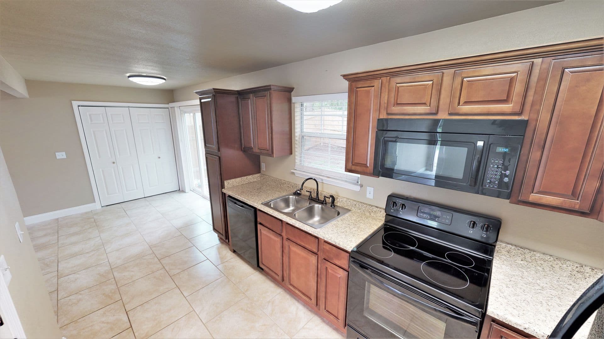 Fayetteville Townhome: 2068 HoneySuckle Lane