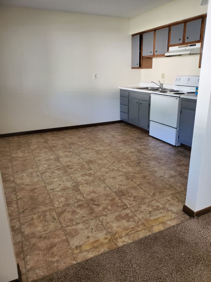 Crete Apartment: 520 Kingwood