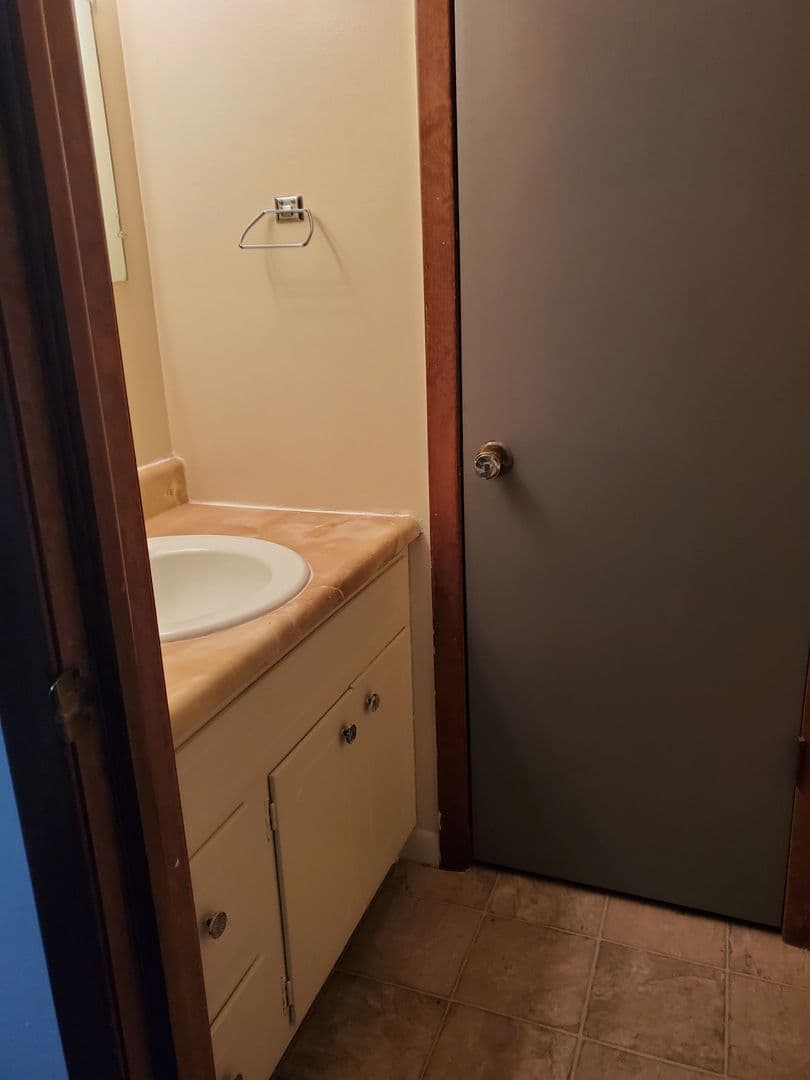 Crete Apartment: 1440 Fir Avenue