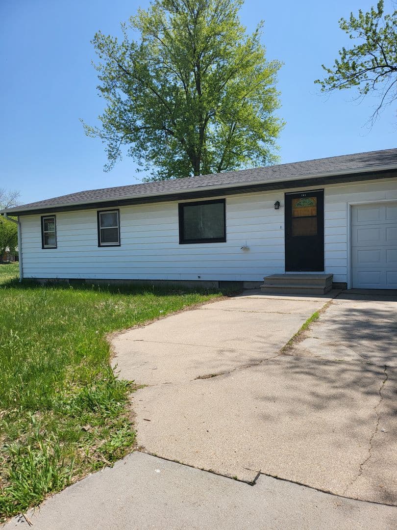 Crete House: 705 East 24th