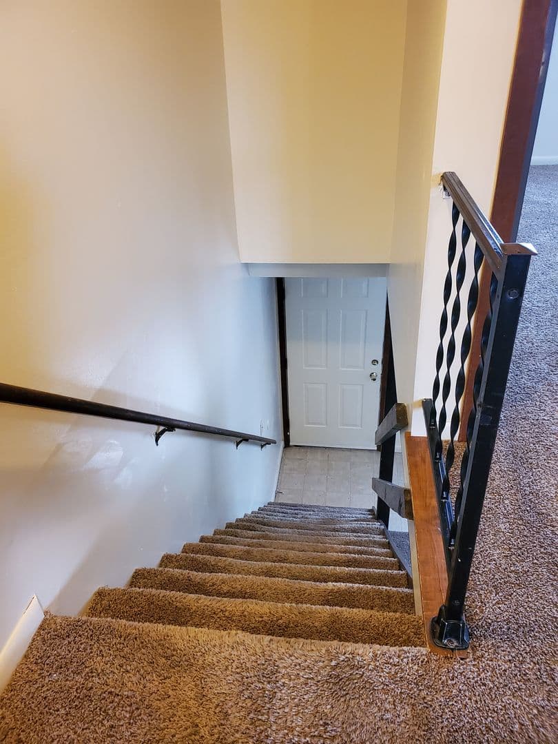 Crete Apartment: 1440 Fir Avenue