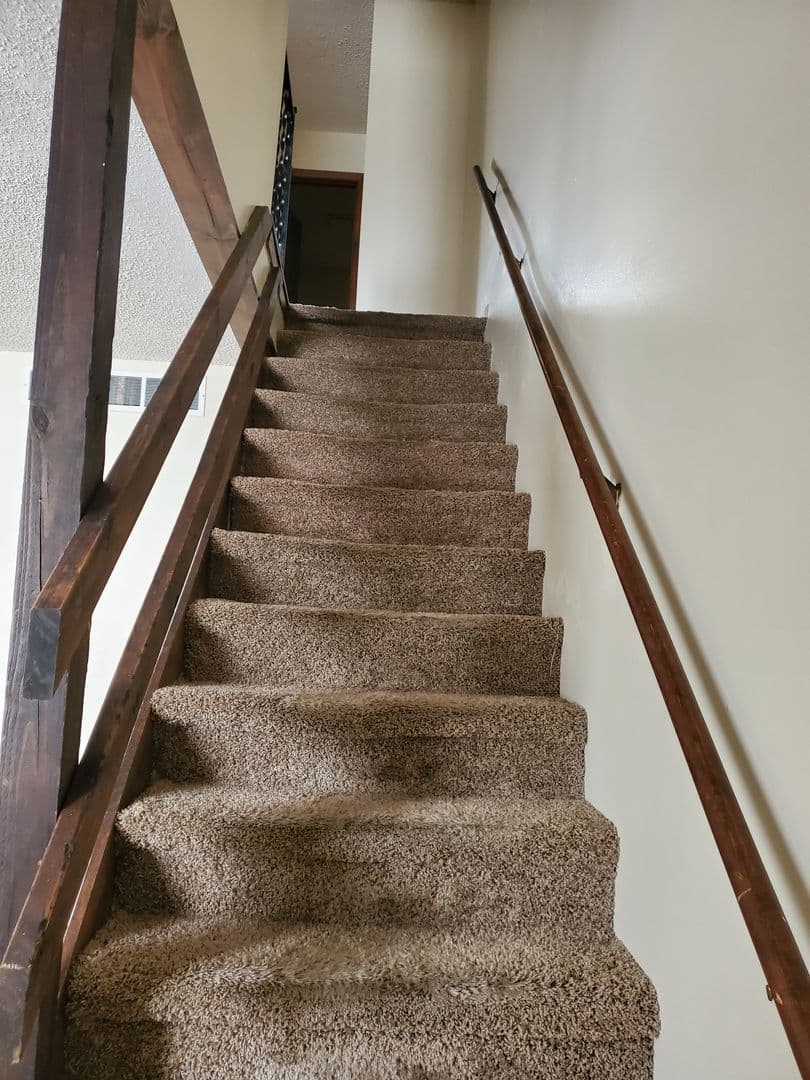 Crete Apartment: 1440 Fir Avenue