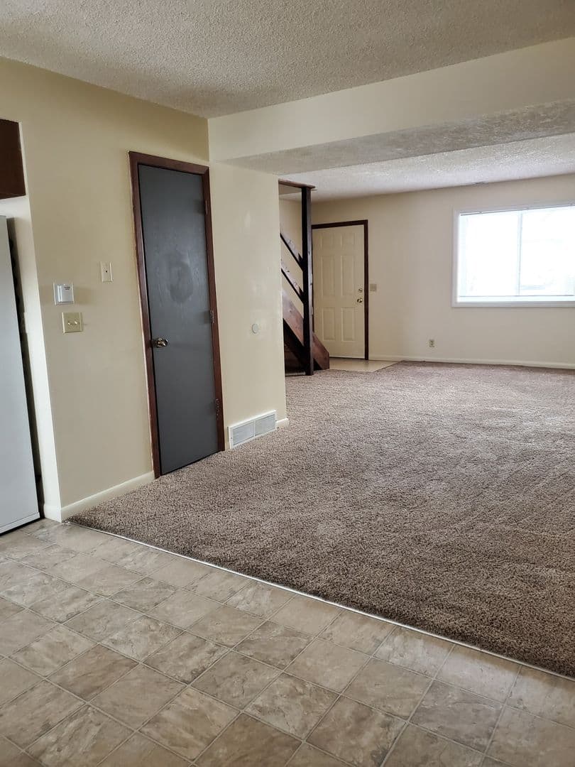 Crete Apartment: 1440 Fir Avenue