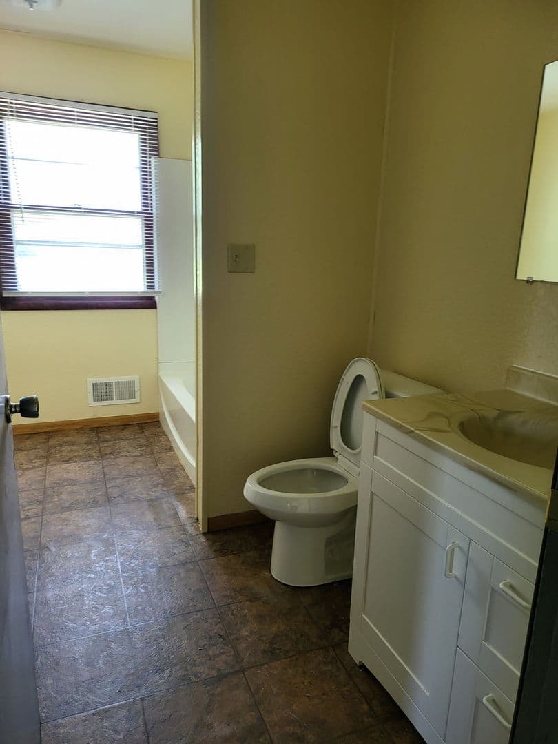 Crete House: 705 East 24th