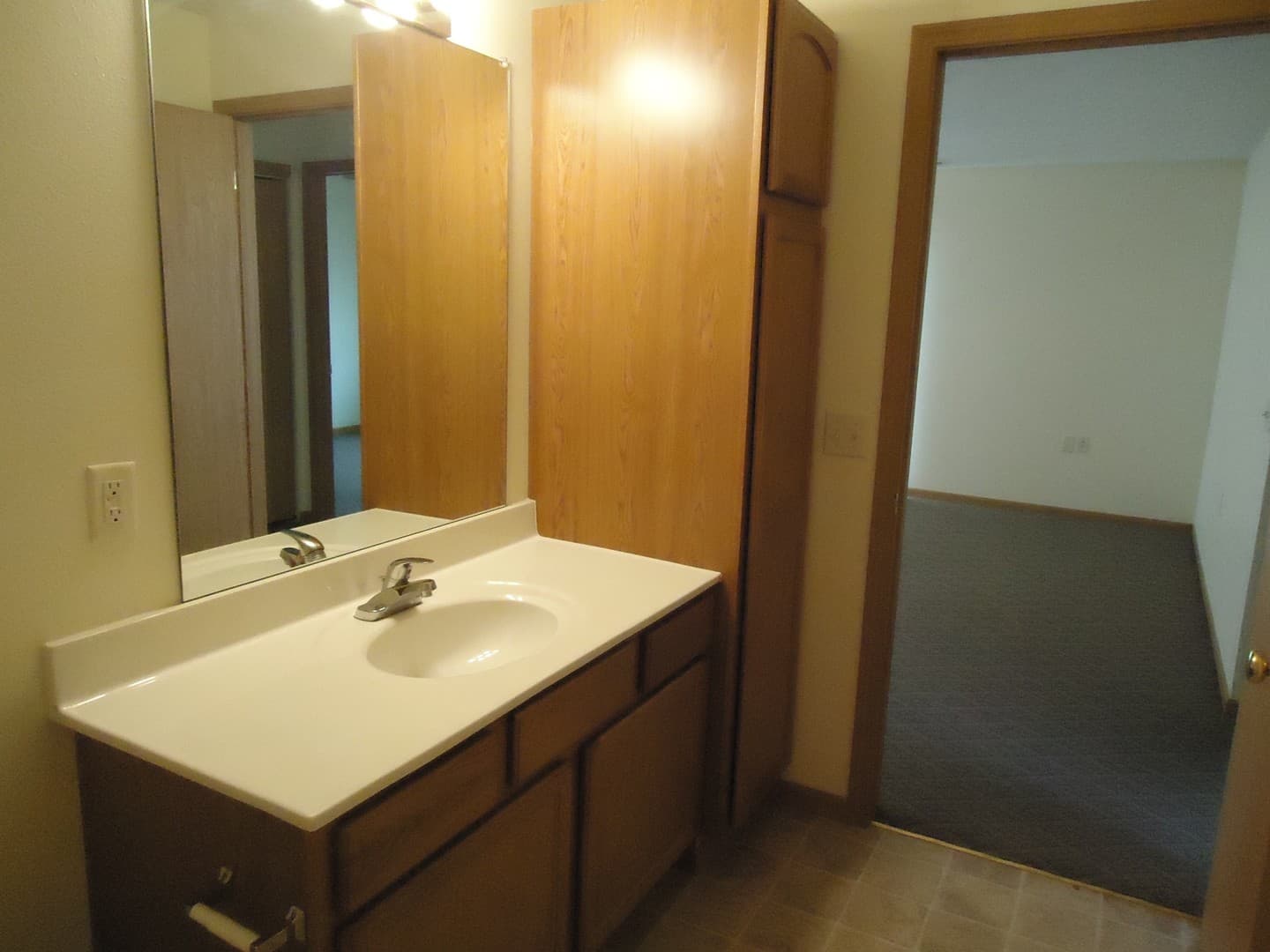 Crete Apartment: 1080 East 20th Street
