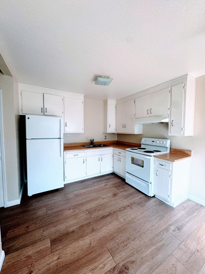 Sacramento House: 1512 71st Avenue