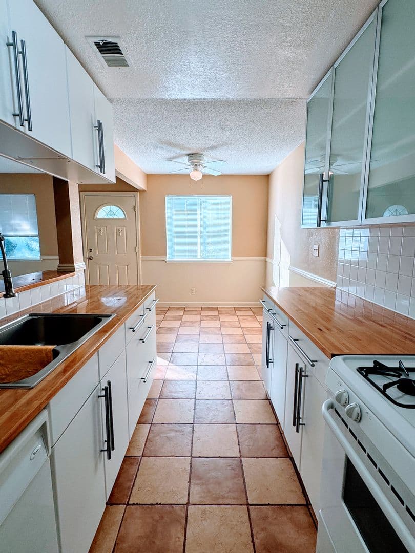 Auburn House: 3703 Park Drive