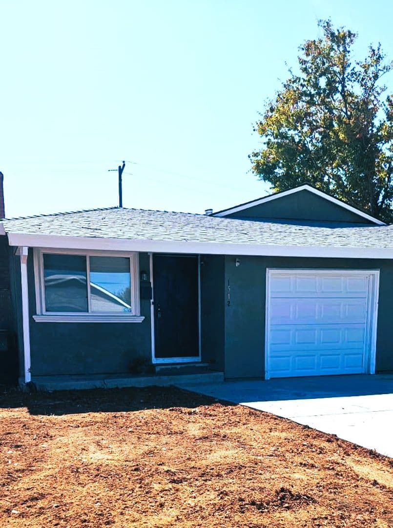 Sacramento House: 1512 71st Avenue