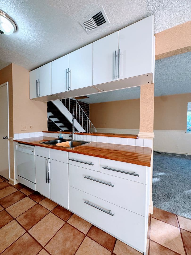 Auburn House: 3703 Park Drive