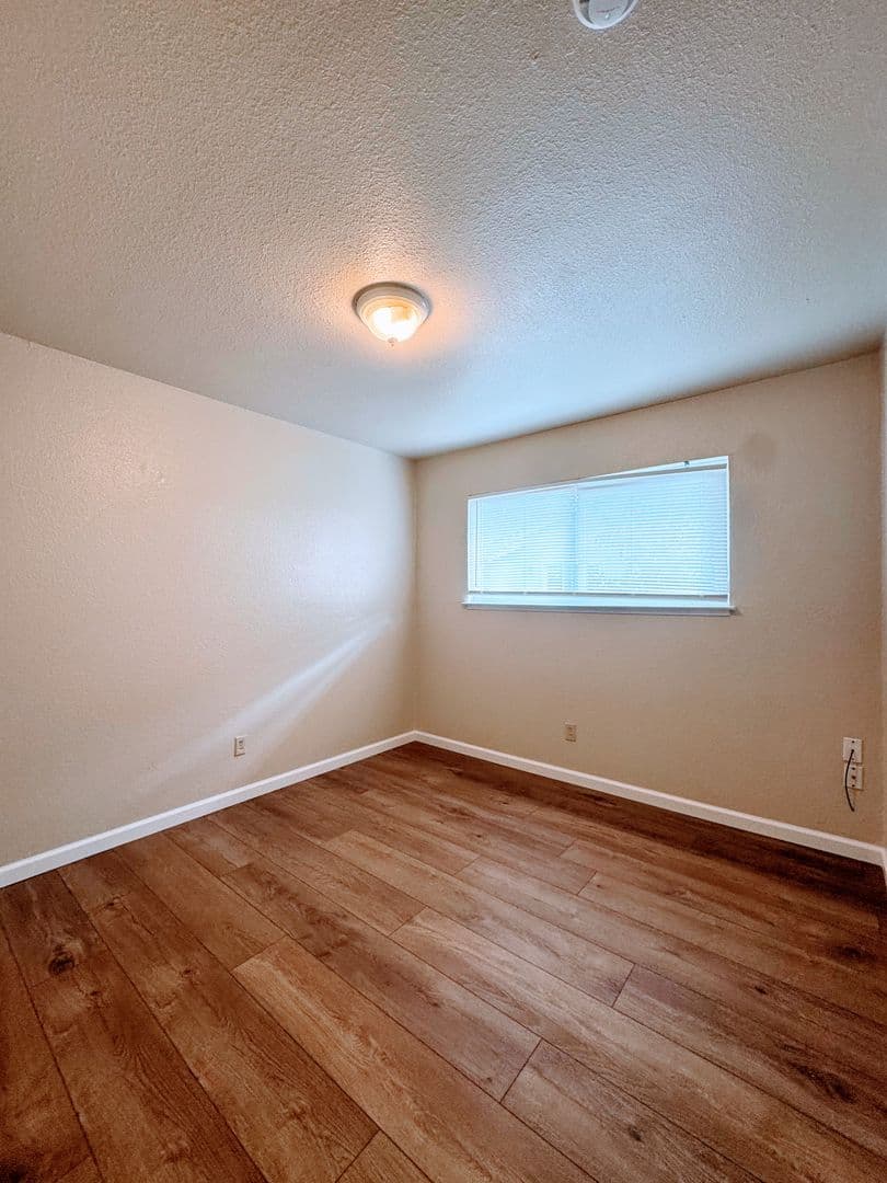 Sacramento House: 1512 71st Avenue