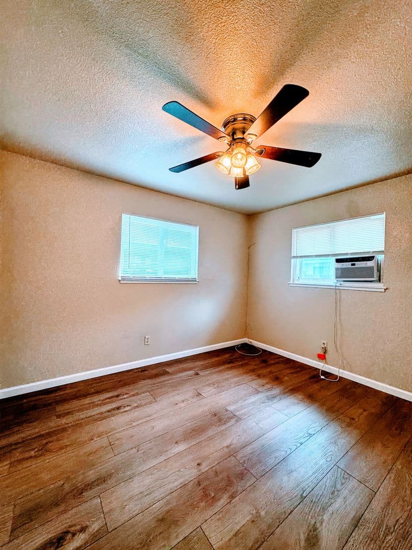 Sacramento House: 1512 71st Avenue