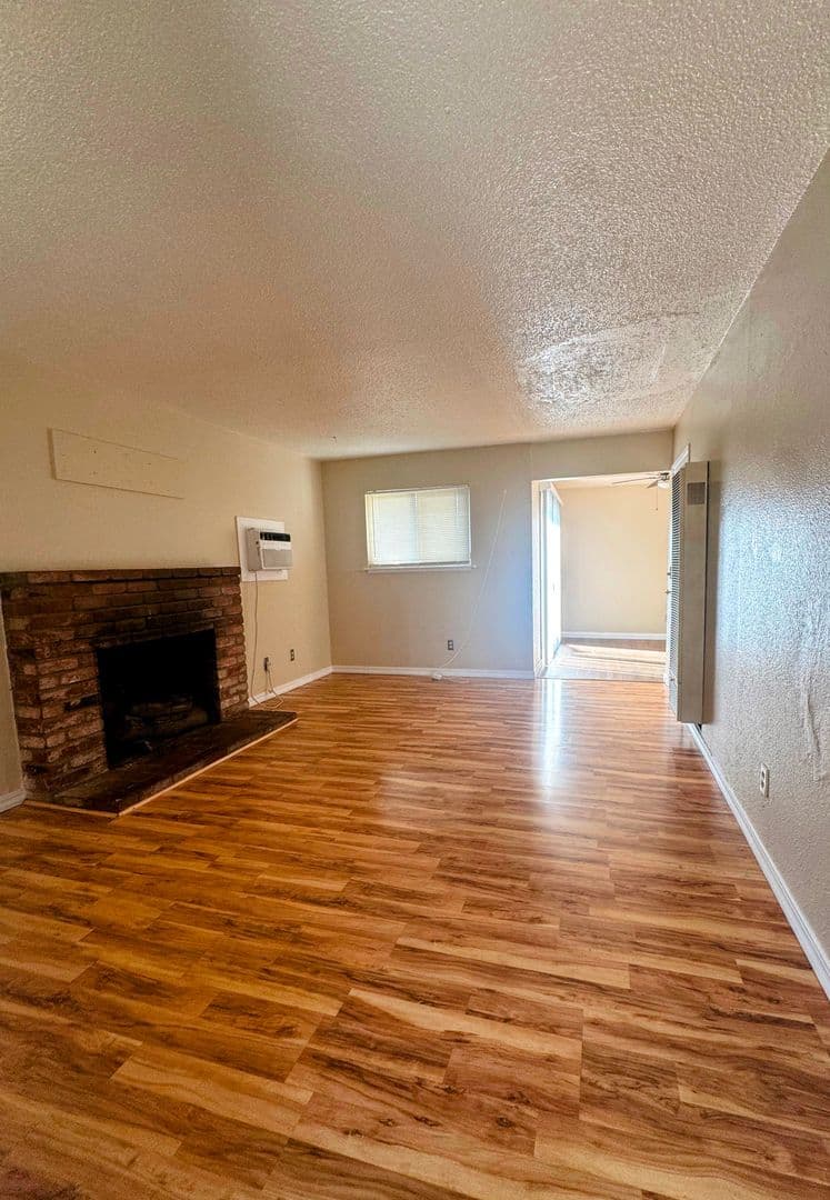 Sacramento House: 1512 71st Avenue