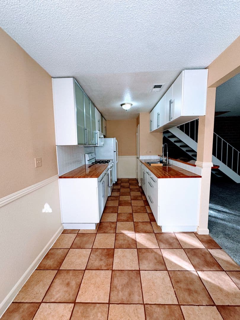 Auburn House: 3703 Park Drive