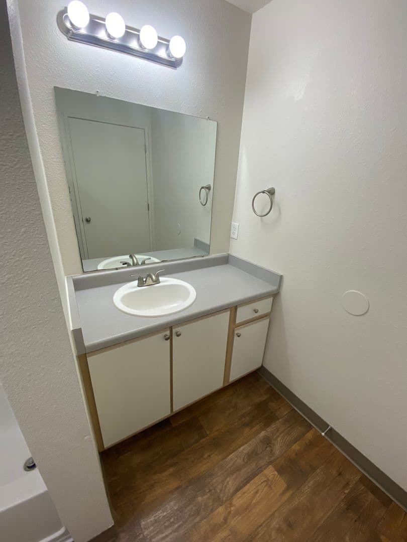 Vancouver Apartment: 4617 NE St. Johns RD.