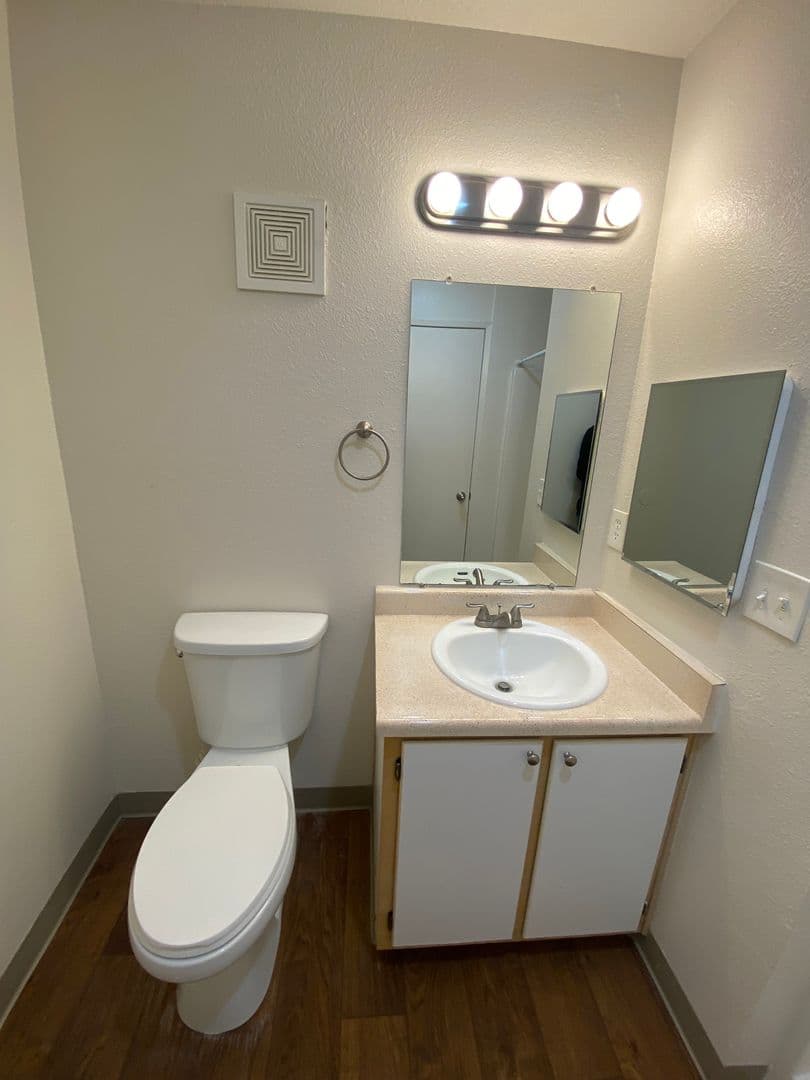 Vancouver Apartment: 4617 NE St. Johns RD.