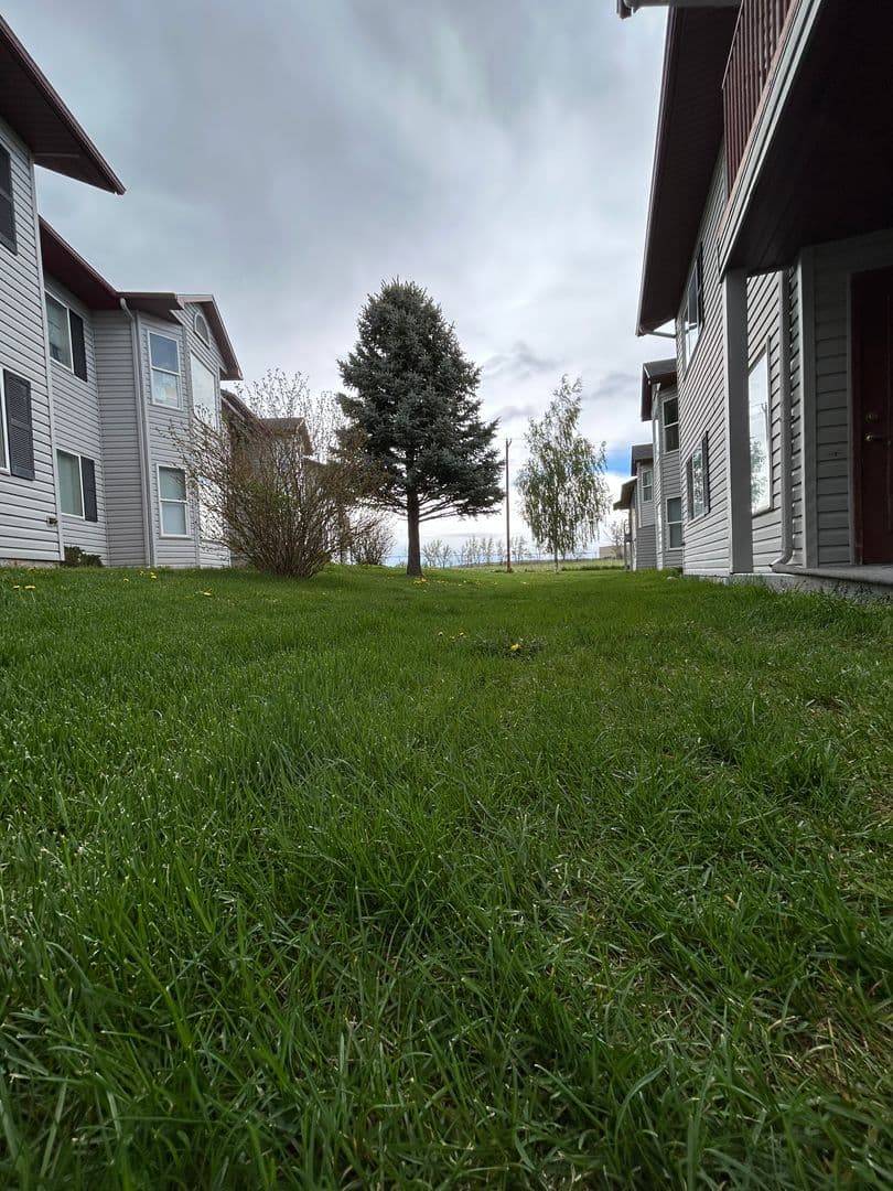 Riverton Apartment: 3002 College Hill Dr