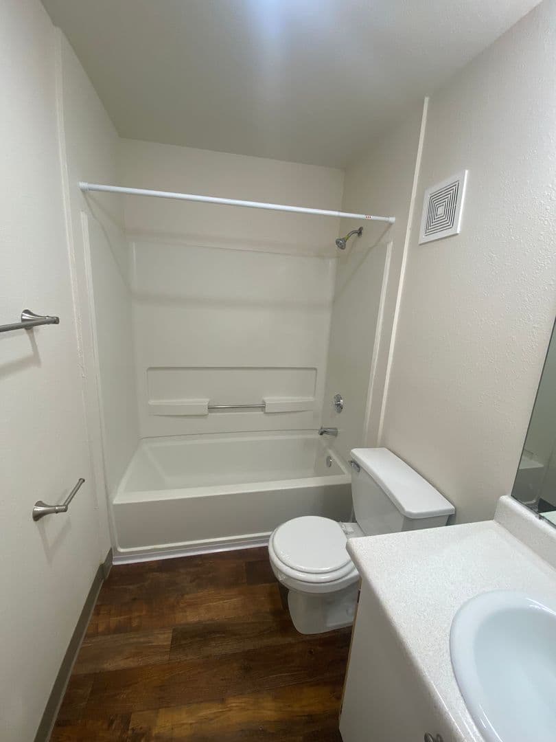 Vancouver Apartment: 4617 NE St. Johns RD.