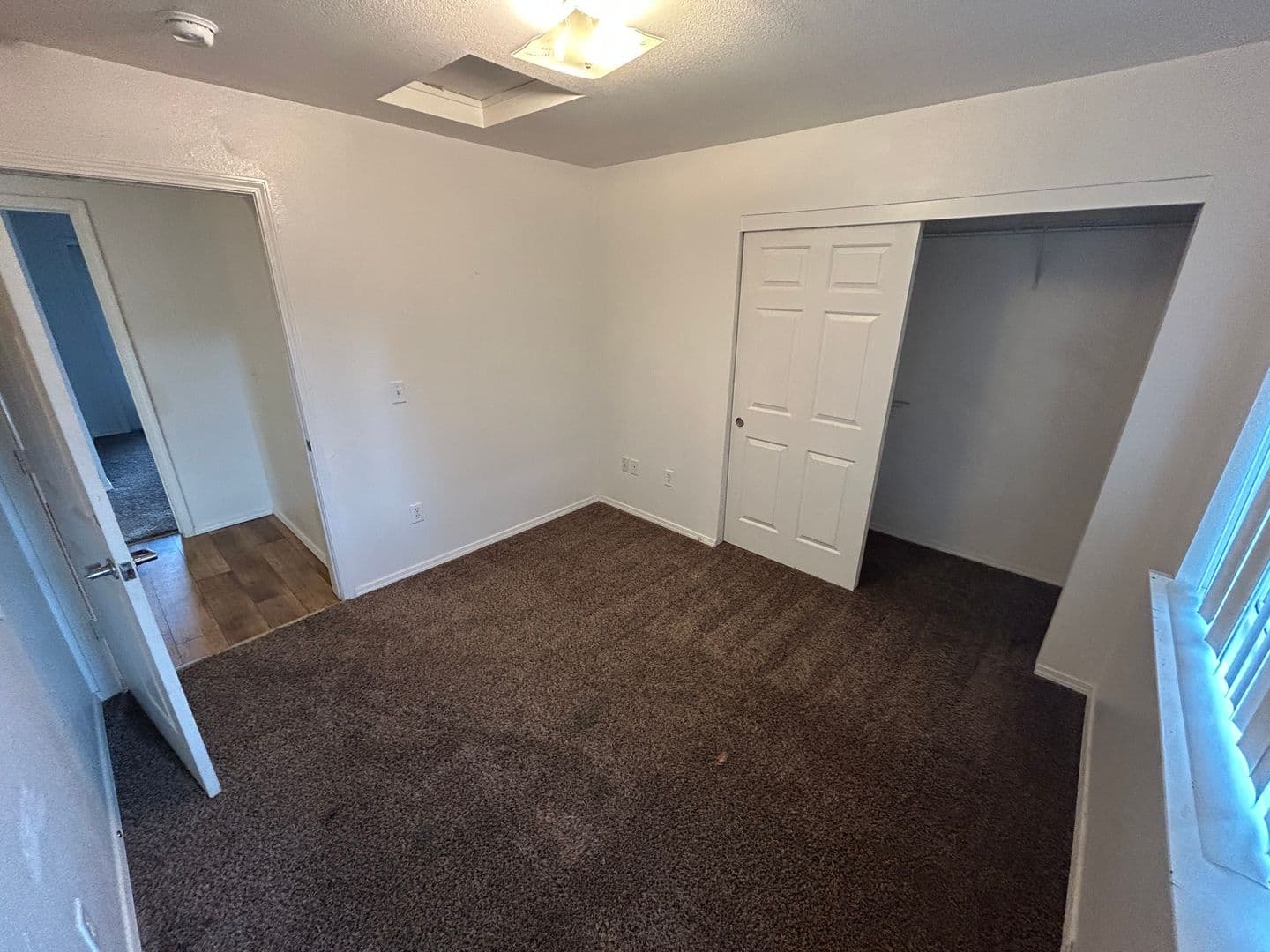 Riverton Apartment: 3002 College Hill Dr