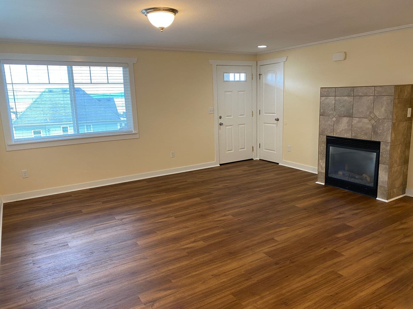 Astoria Apartment: 1089, 1091, 1097, 1099 Irving