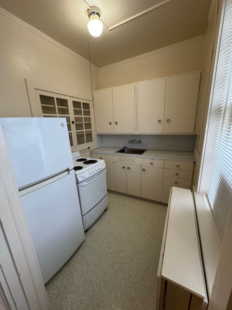 Astoria Apartment: 1432 Franklin Avenue