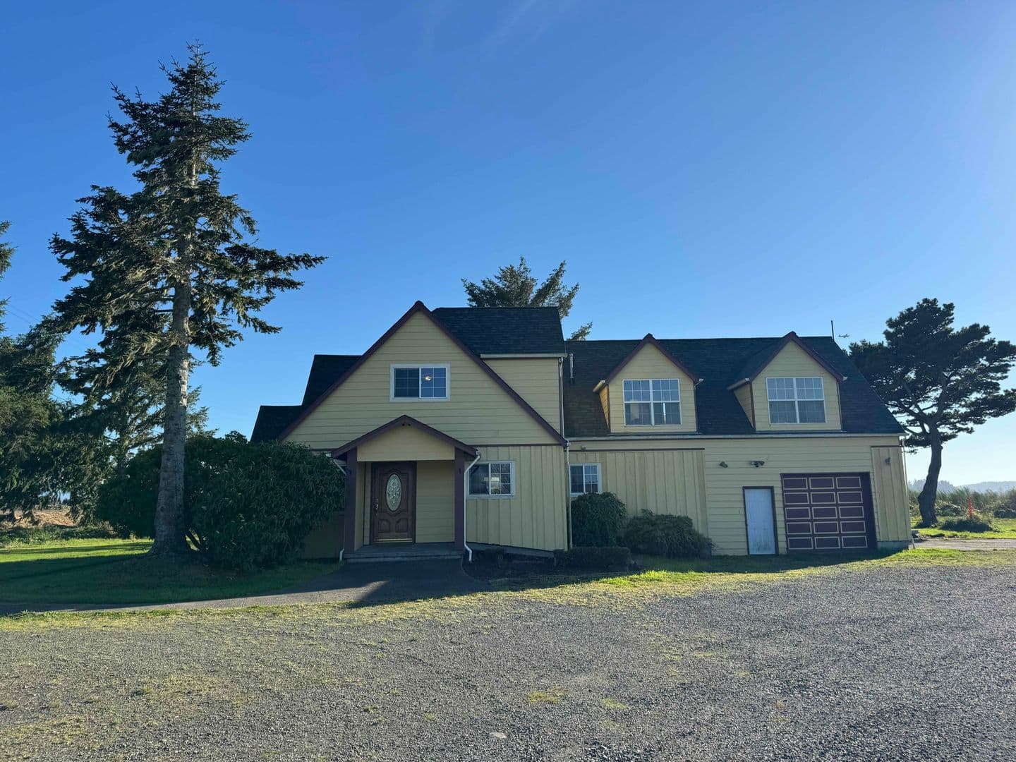 Astoria House: 35237 Hwy 101 Business