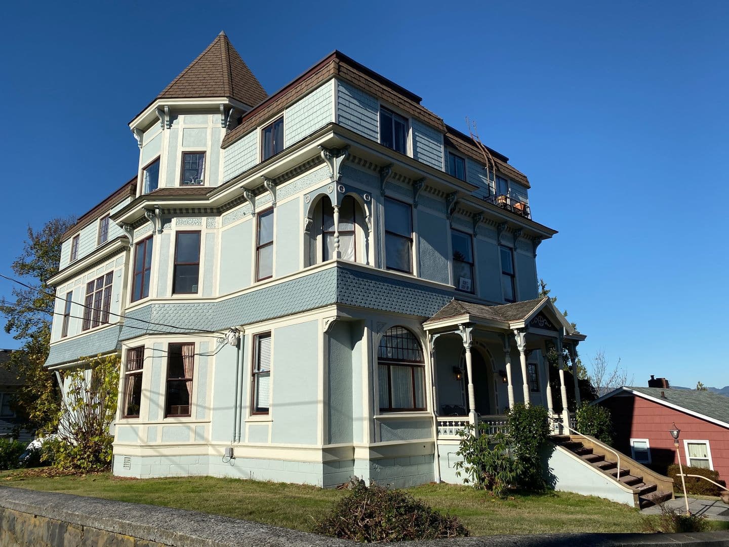 Astoria Apartment: 687 14th Street
