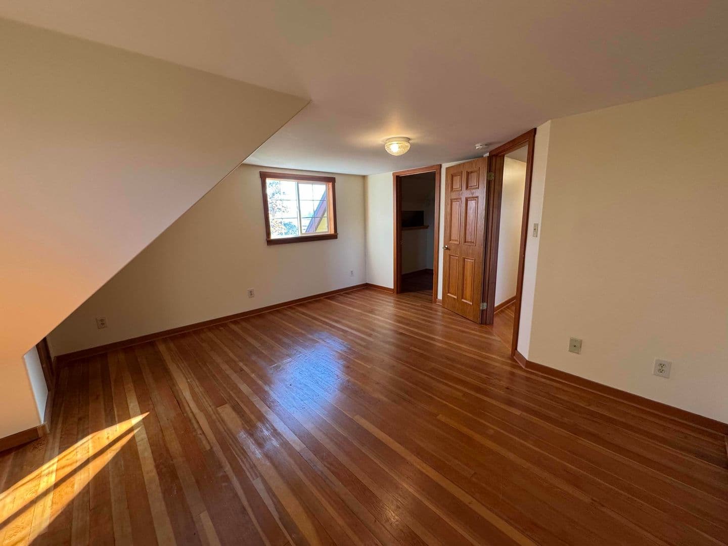Astoria House: 35237 Hwy 101 Business