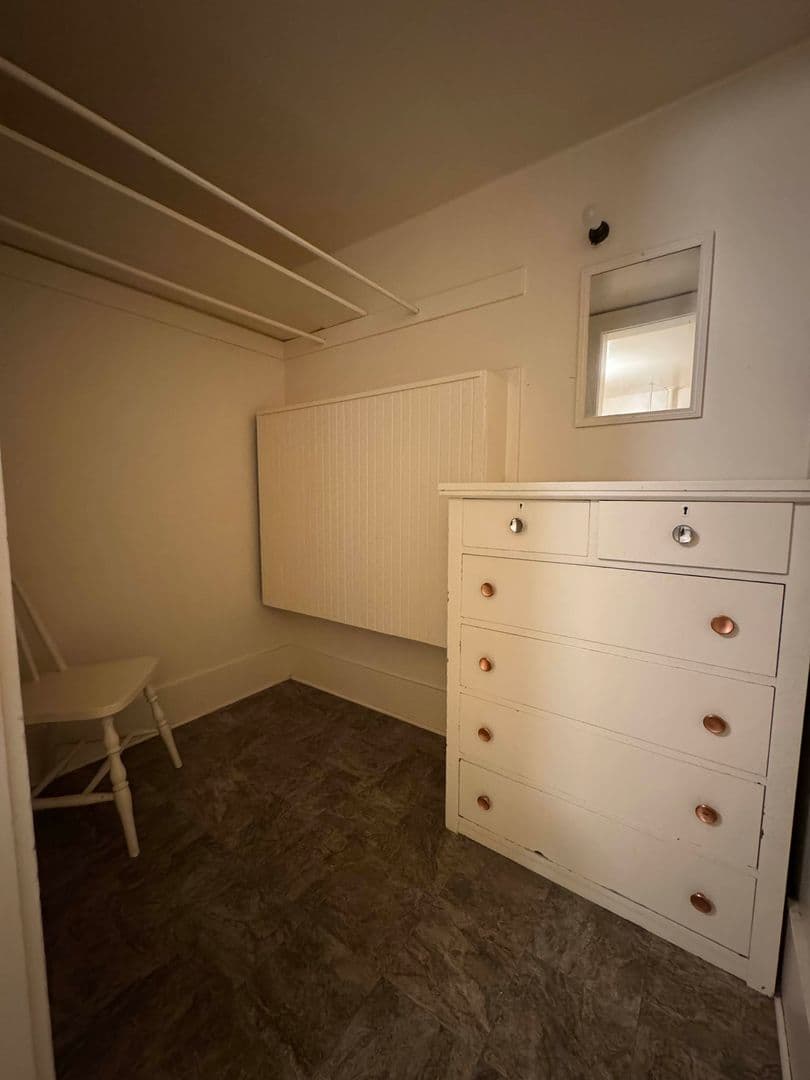 Astoria Apartment: 1432 Franklin Avenue