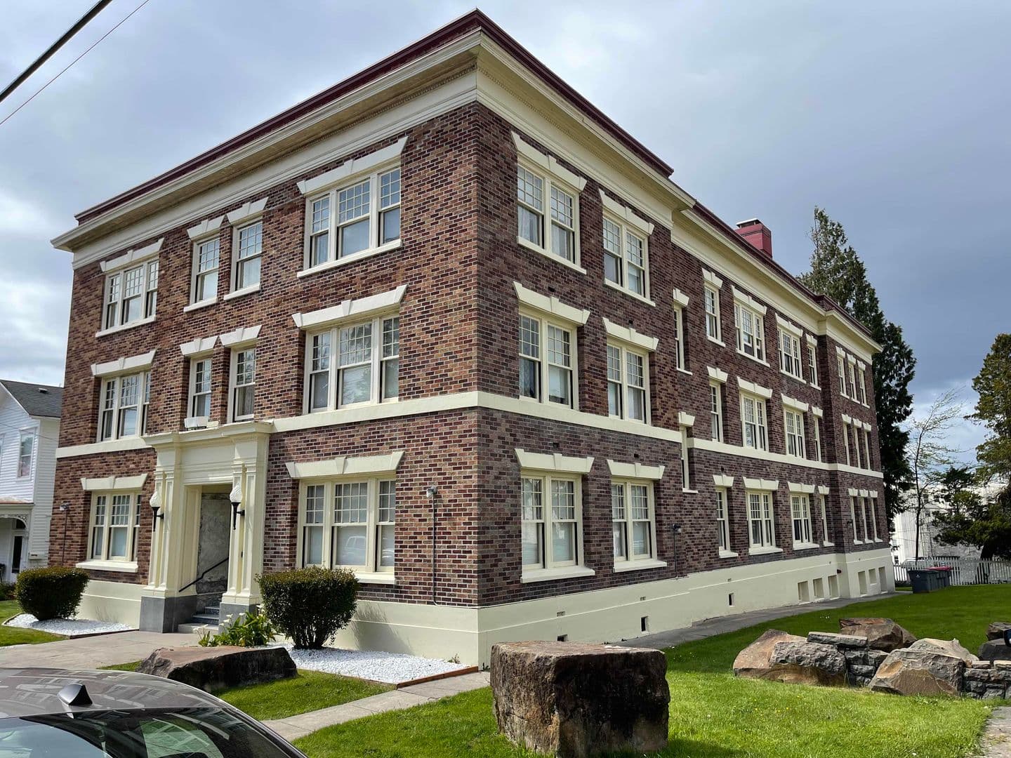 Astoria Apartment: 1432 Franklin Avenue
