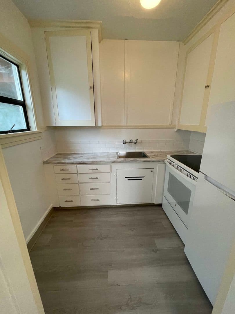 Astoria Apartment: 687 14th Street