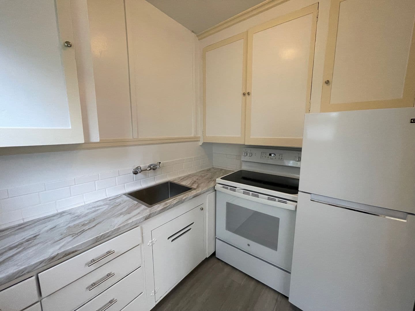 Astoria Apartment: 687 14th Street