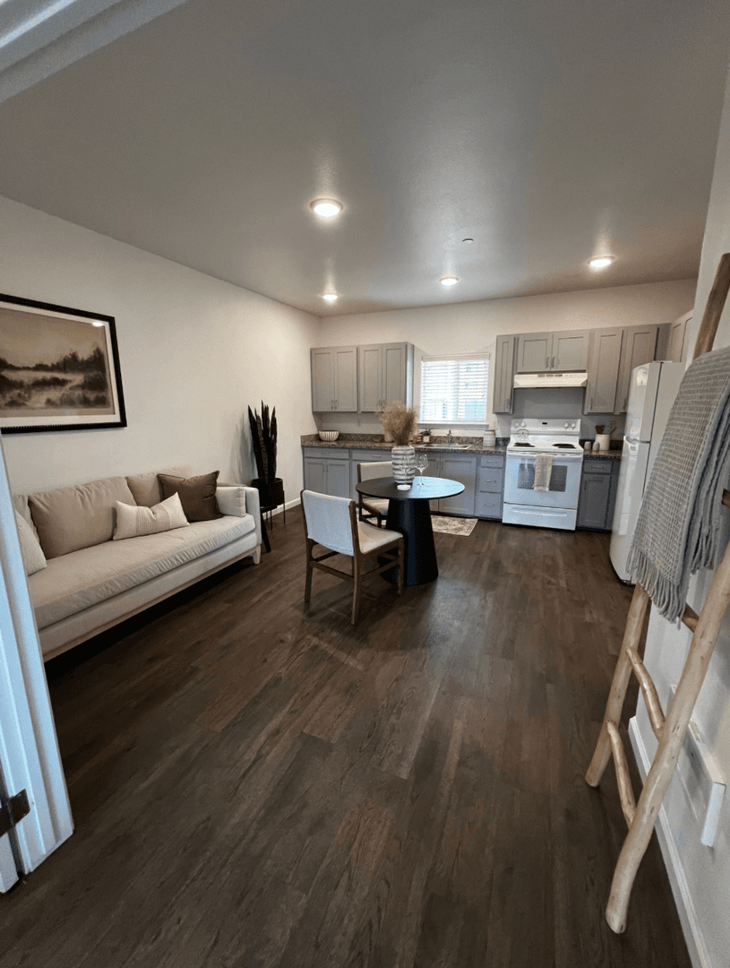 Guadalupe Apartment: 856 Pioneer St.