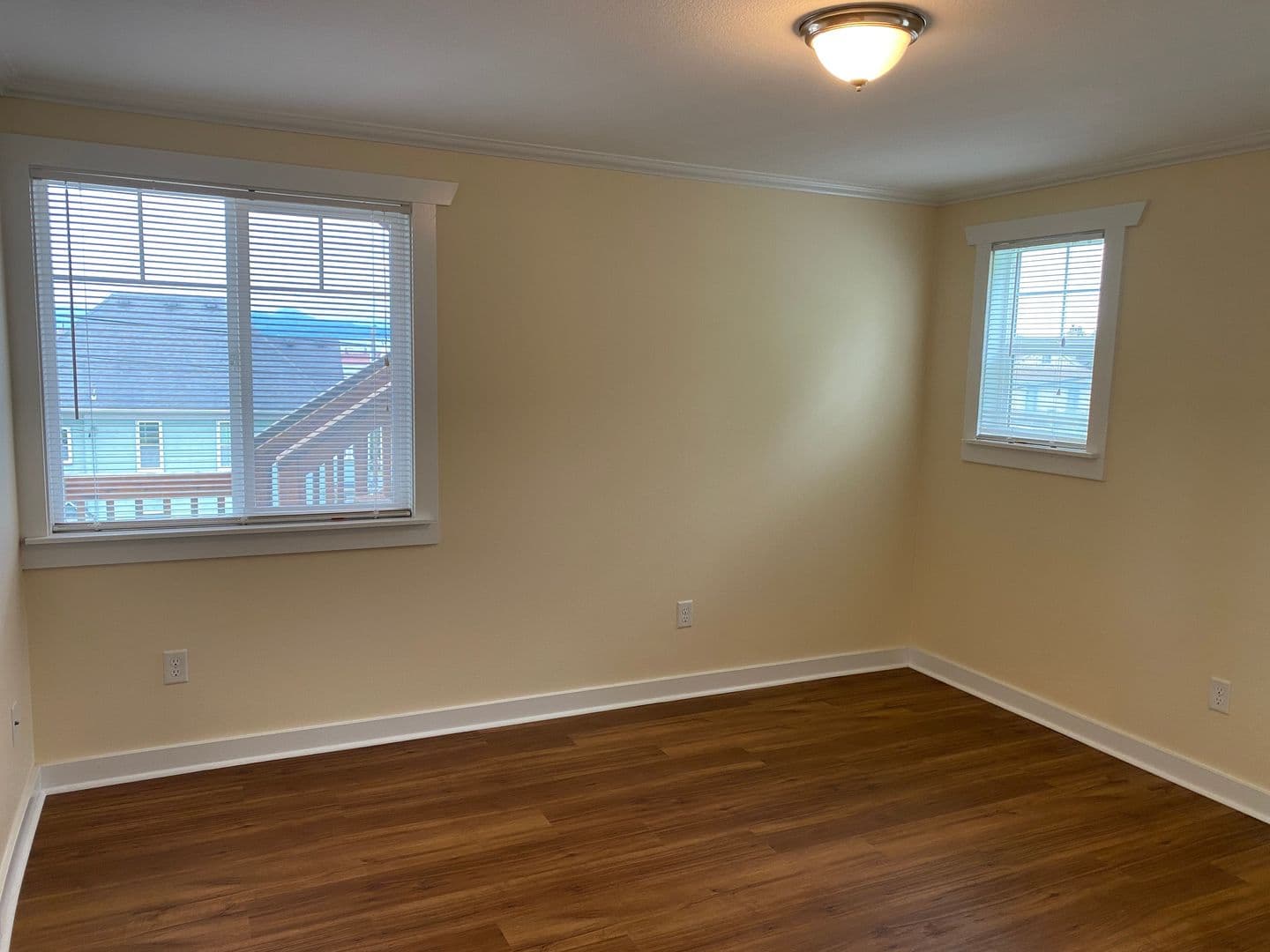 Astoria Apartment: 1089, 1091, 1097, 1099 Irving