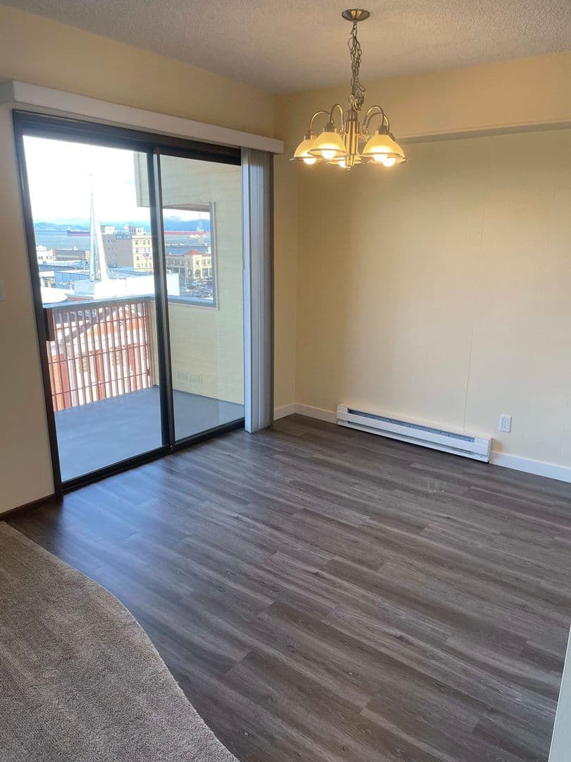 Astoria Apartment: 1015-1049 Franklin Ave