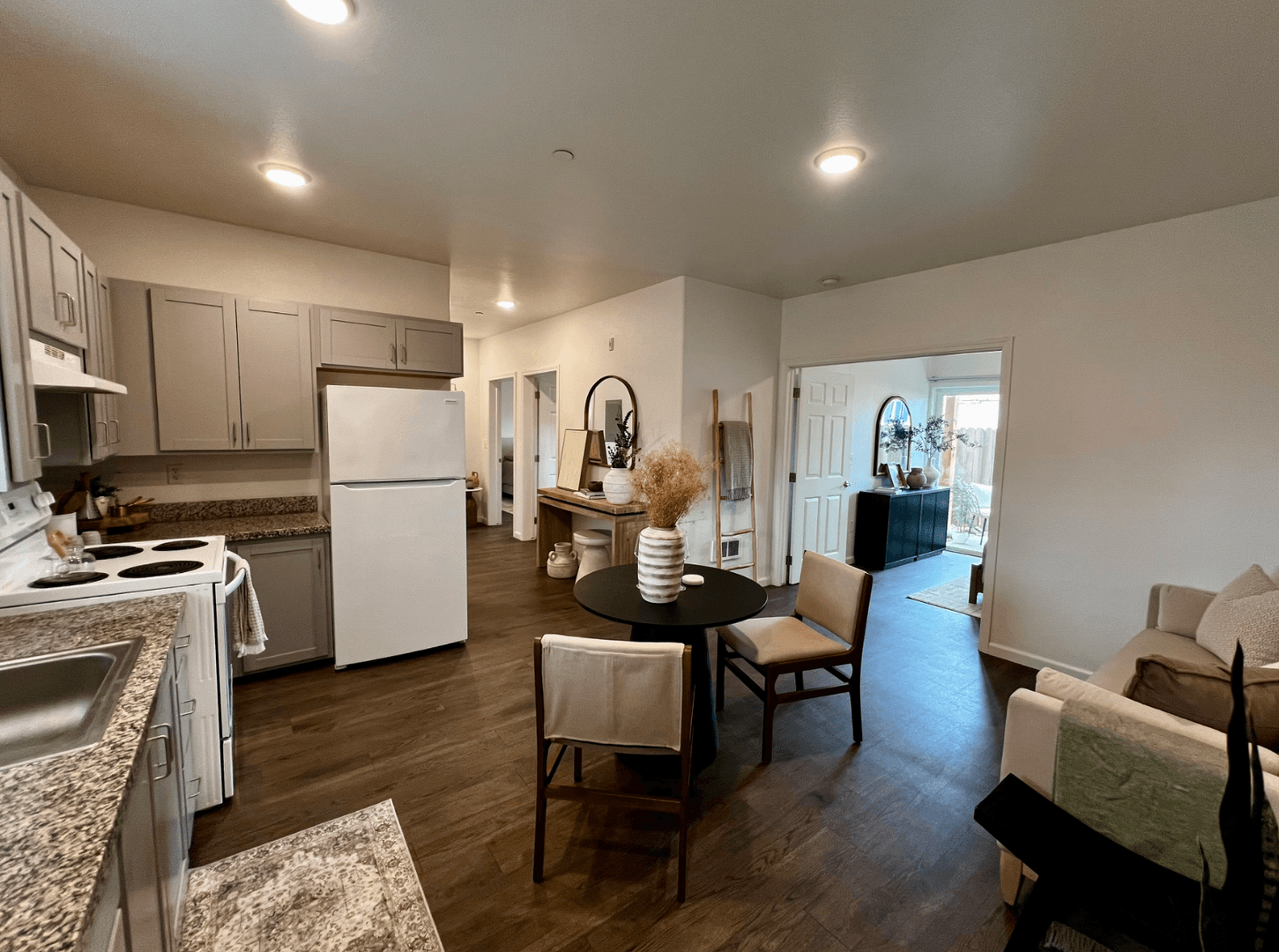 Guadalupe Apartment: 856 Pioneer St.