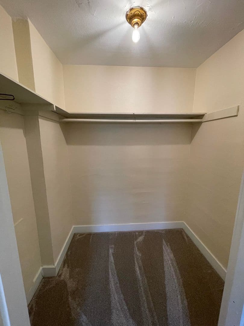 Astoria Apartment: 687 14th Street