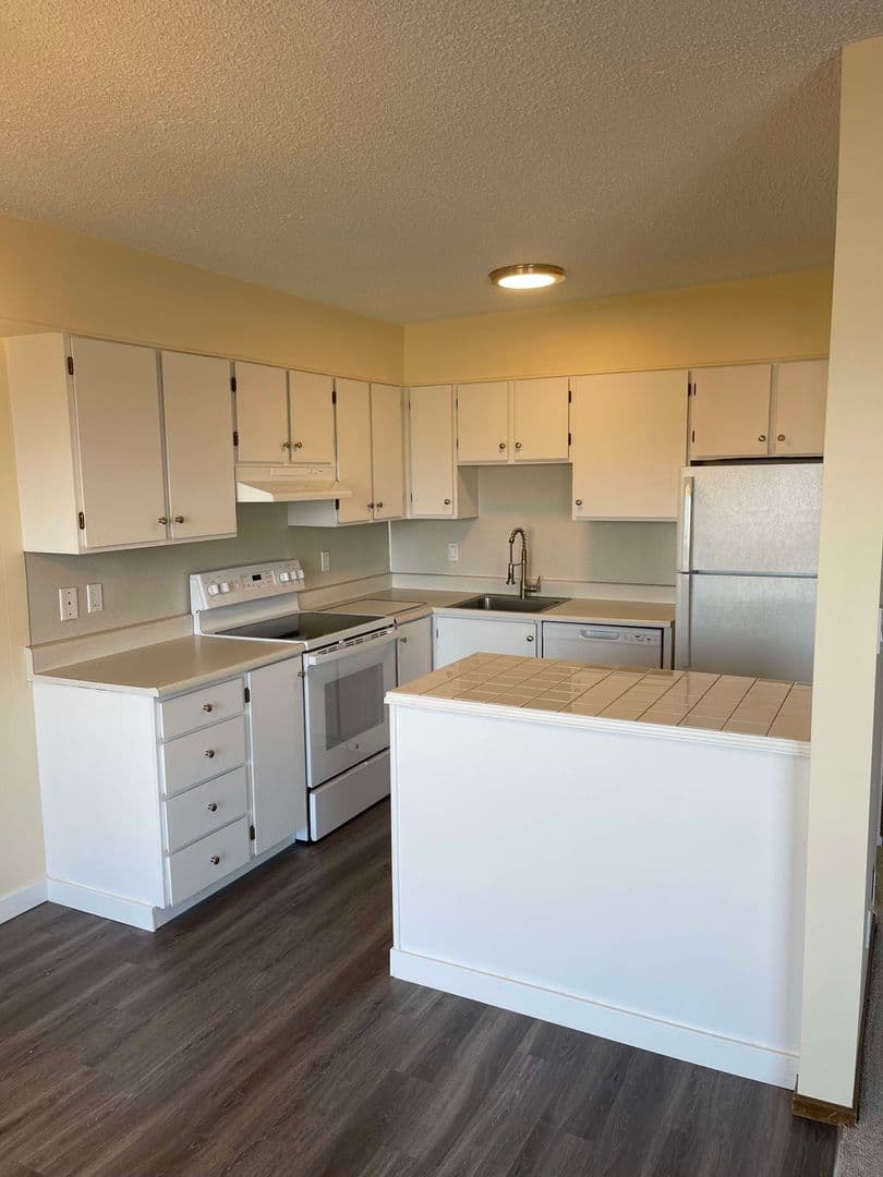 Astoria Apartment: 1015-1049 Franklin Ave