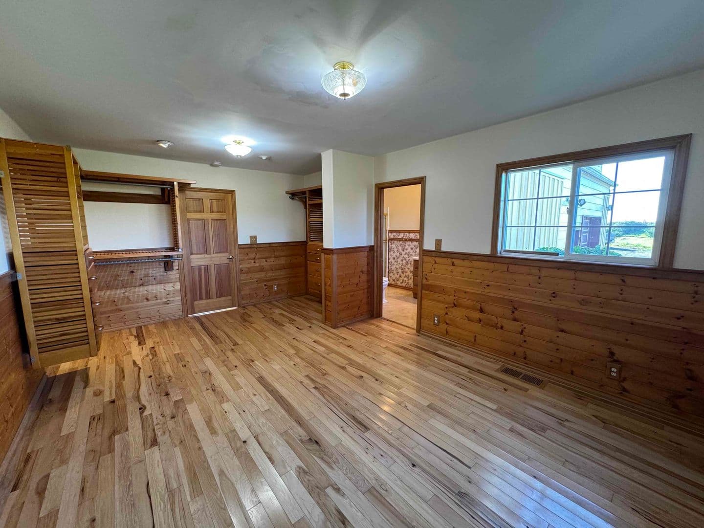 Astoria House: 35237 Hwy 101 Business