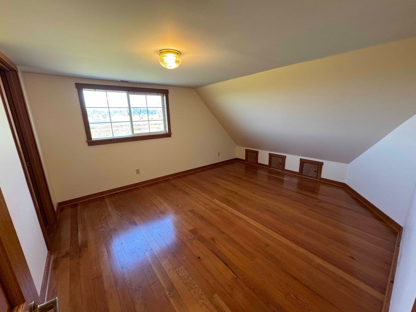 Astoria House: 35237 Hwy 101 Business