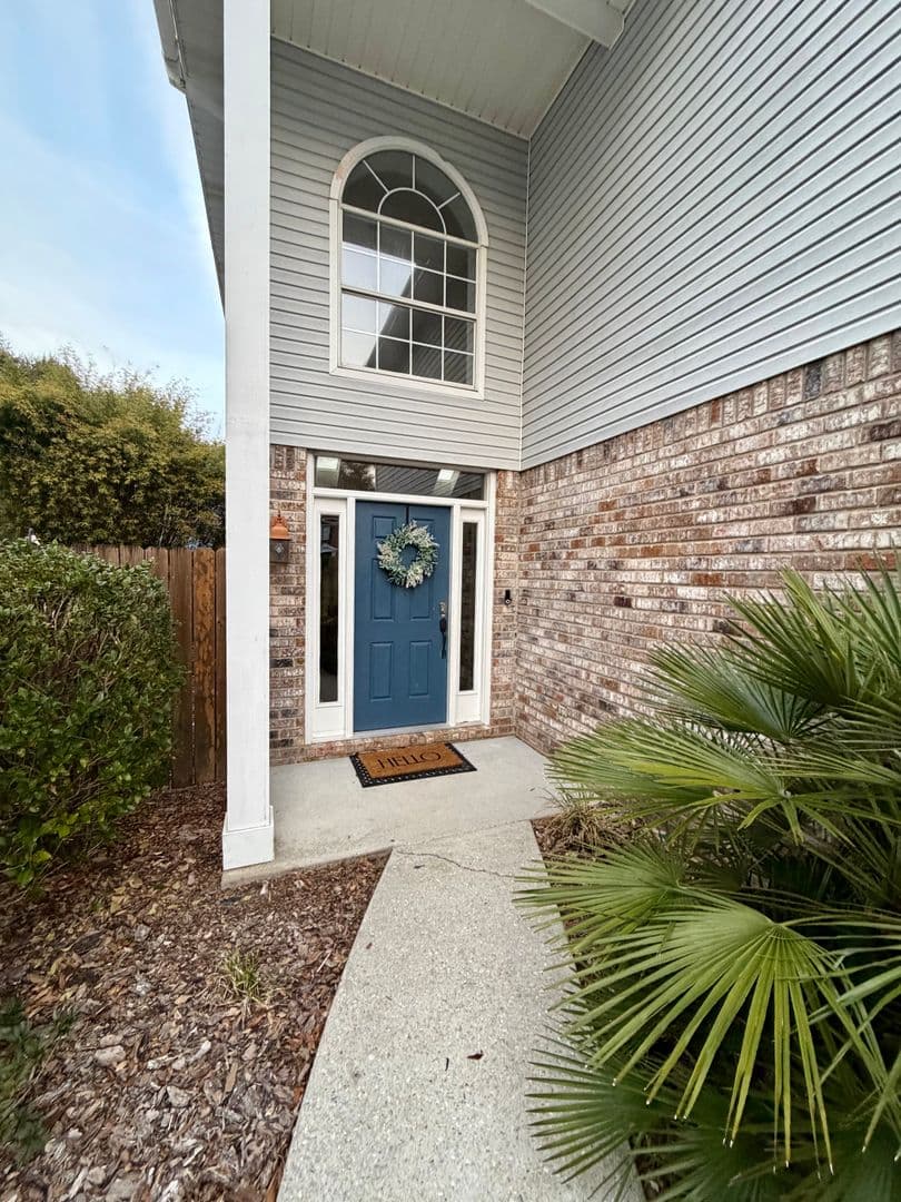 Pensacola House: 3110 Leesburg Square