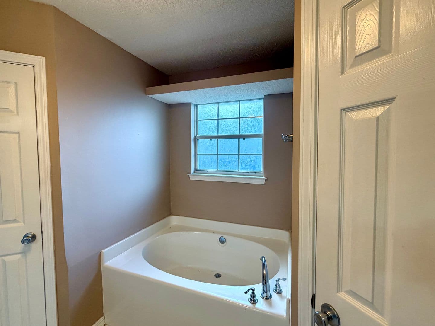 Pace House: 4316 Bayou Ridge