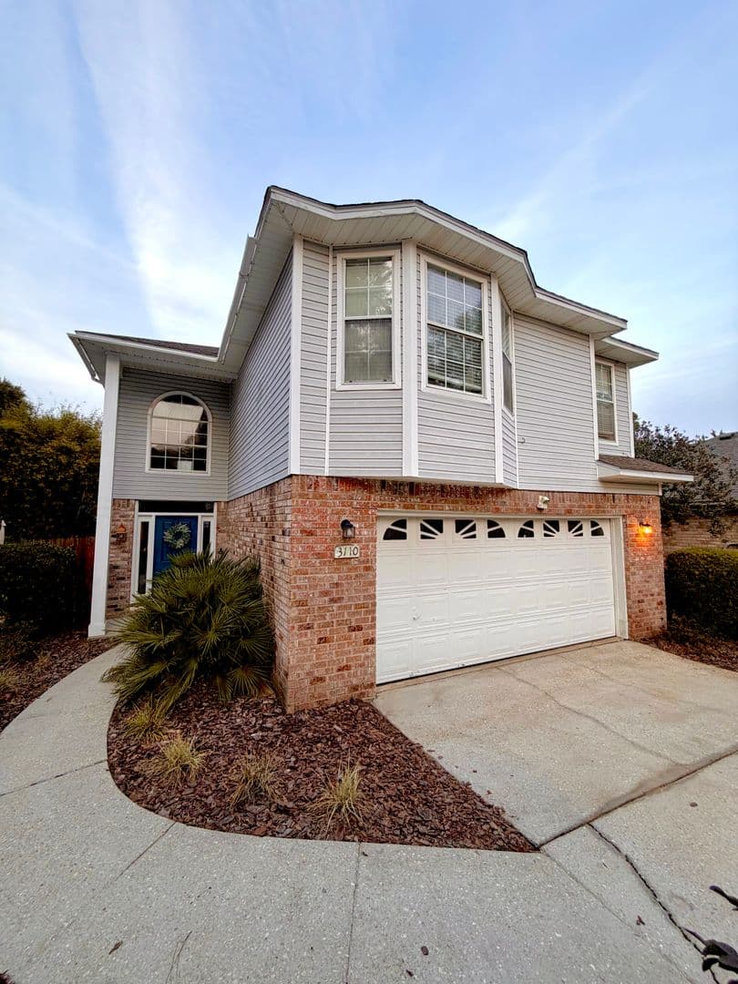 Pensacola House: 3110 Leesburg Square