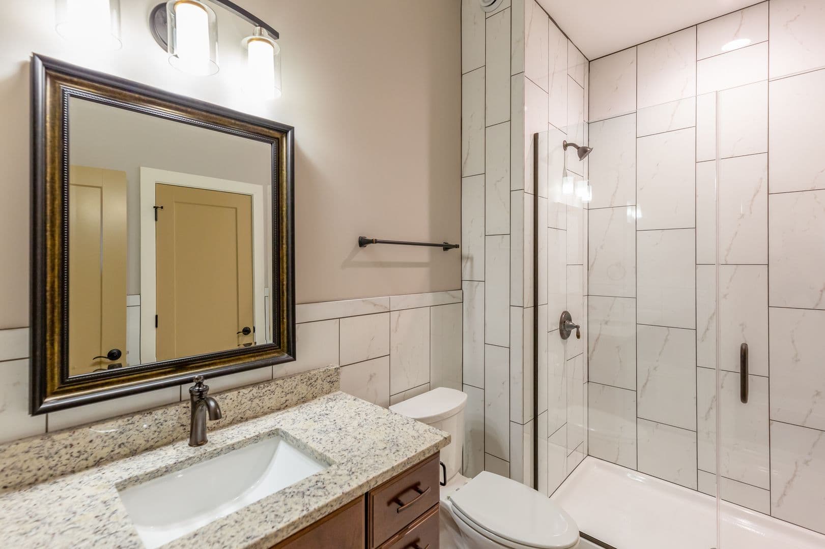DeKalb Apartment: 408 Oak Street