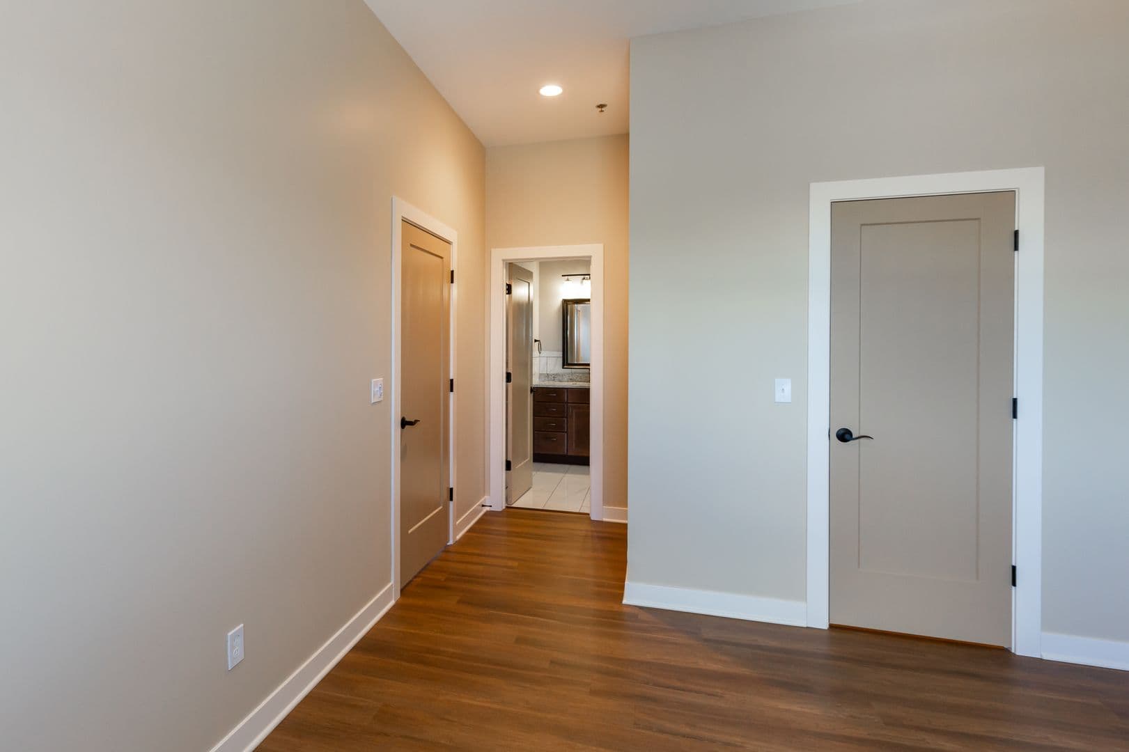 DeKalb Apartment: 408 Oak Street