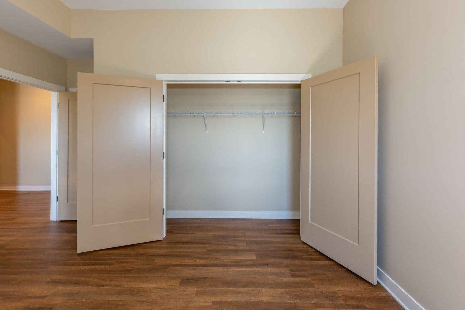DeKalb Apartment: 408 Oak Street