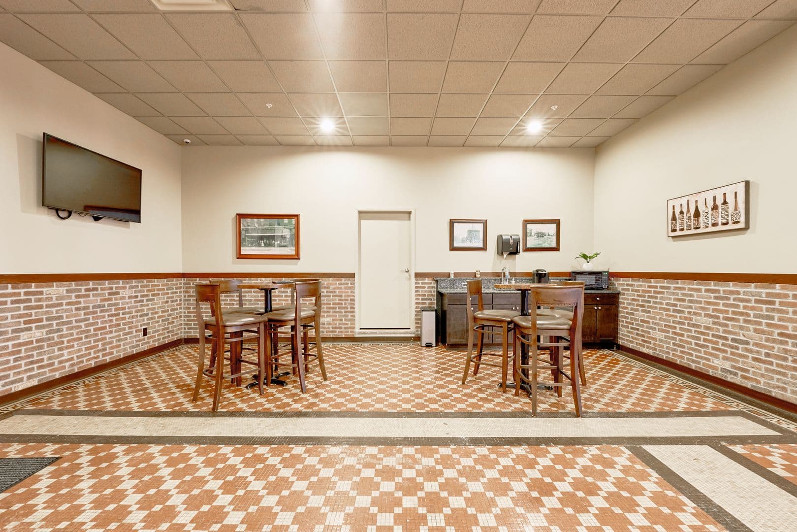 Sycamore Apartment: 355 W State Street