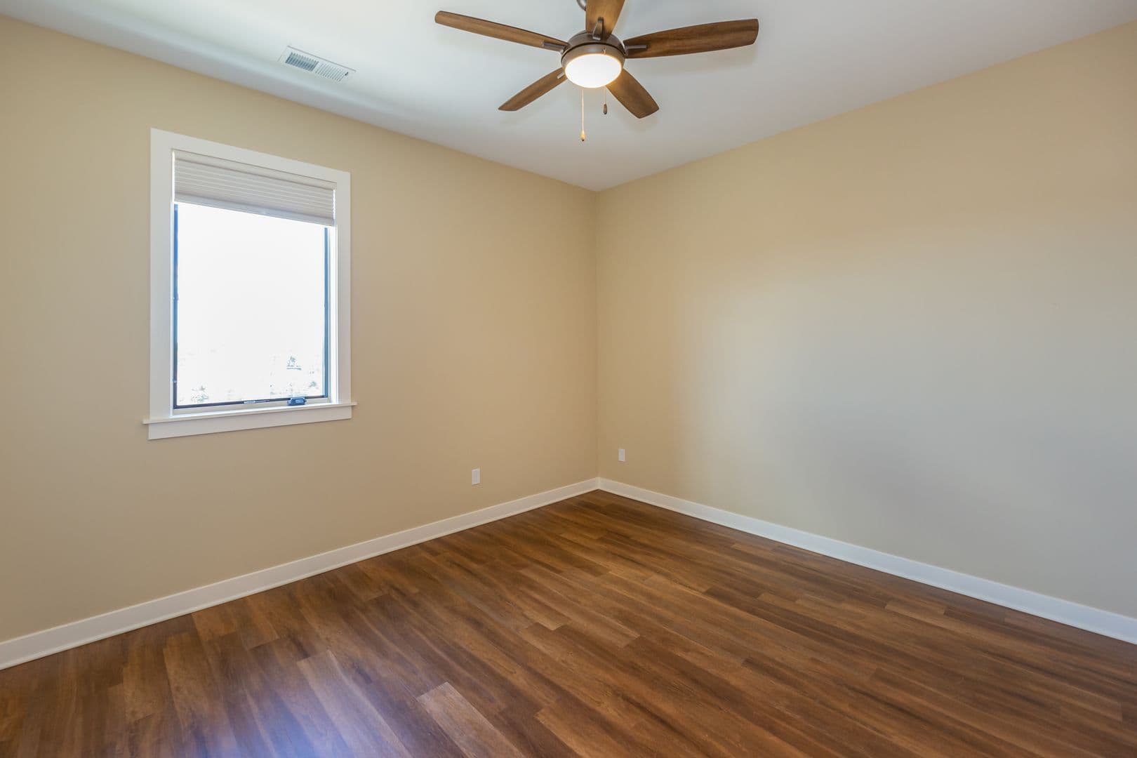 DeKalb Apartment: 408 Oak Street