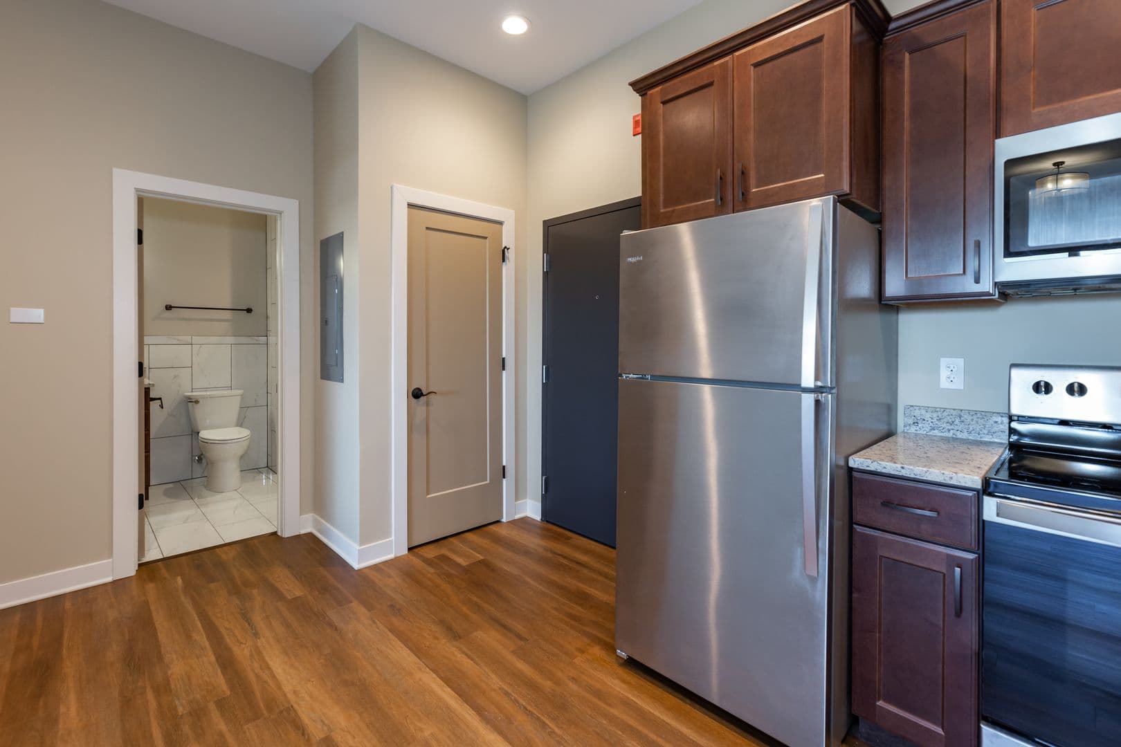 DeKalb Apartment: 408 Oak Street